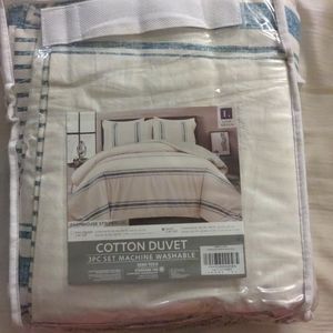 King size 3pc Cotton Duvet set, open box.